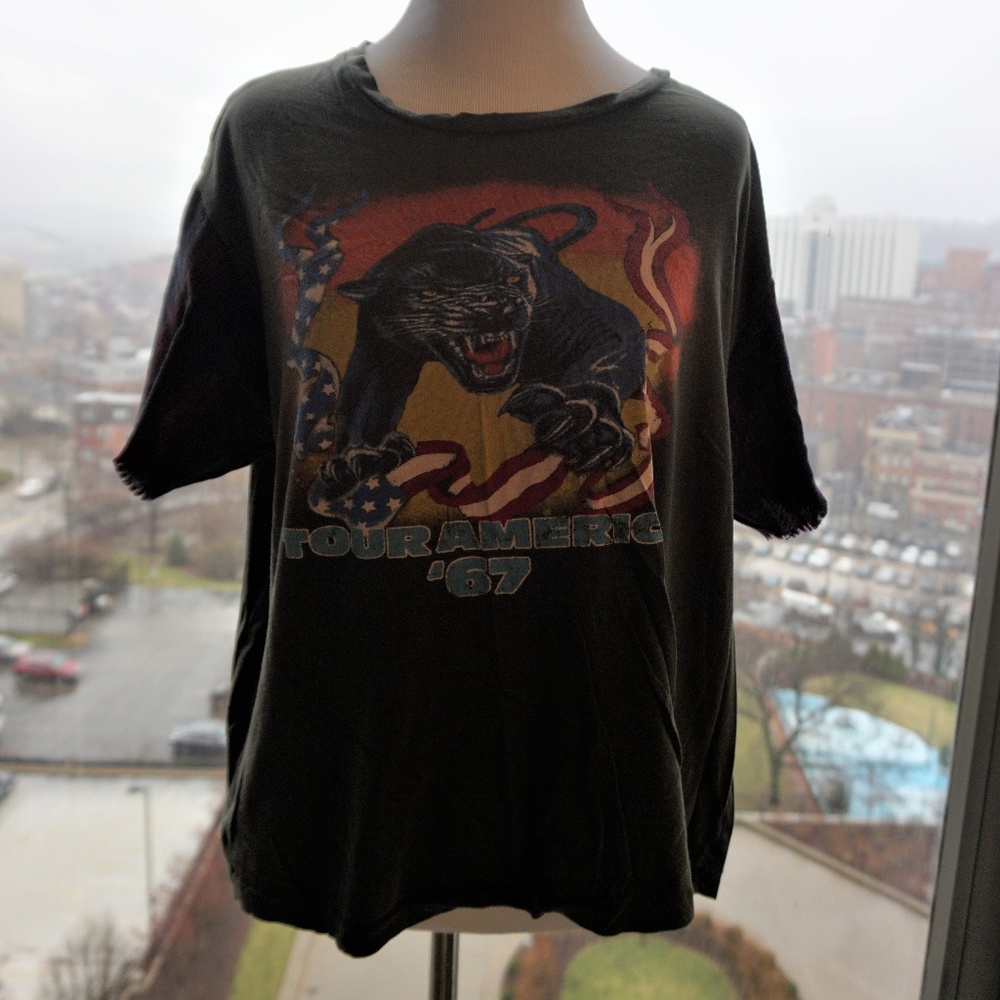 🆕 Ralph Lauren Graphic Jaguar Tour Tee Sleeve M